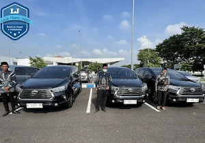 sewa innova reaborn malang