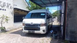 sewa hiace commuter luxury malang